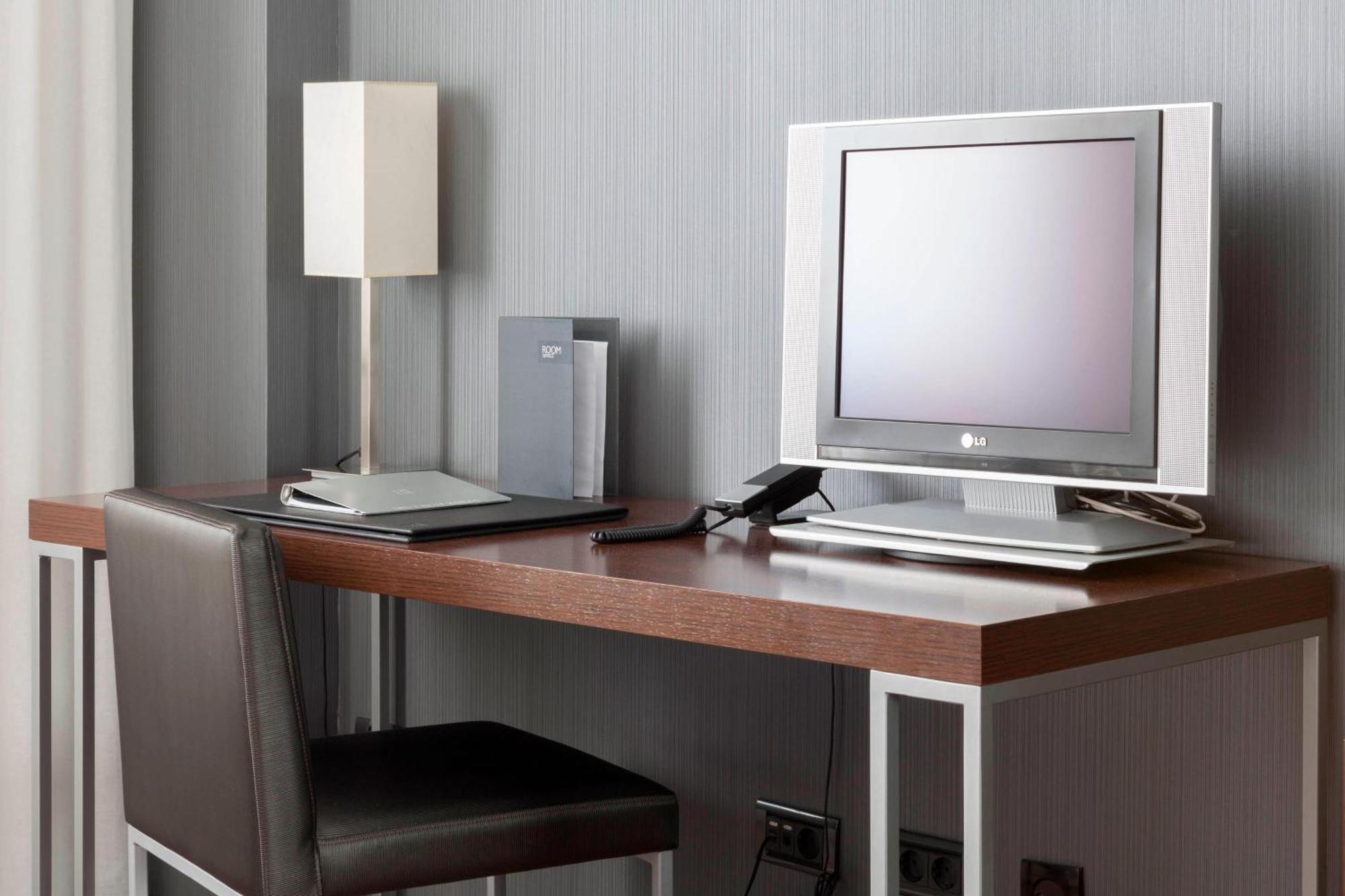 Ac Hotel By Marriott Madrid Airport Coslada Buitenkant foto