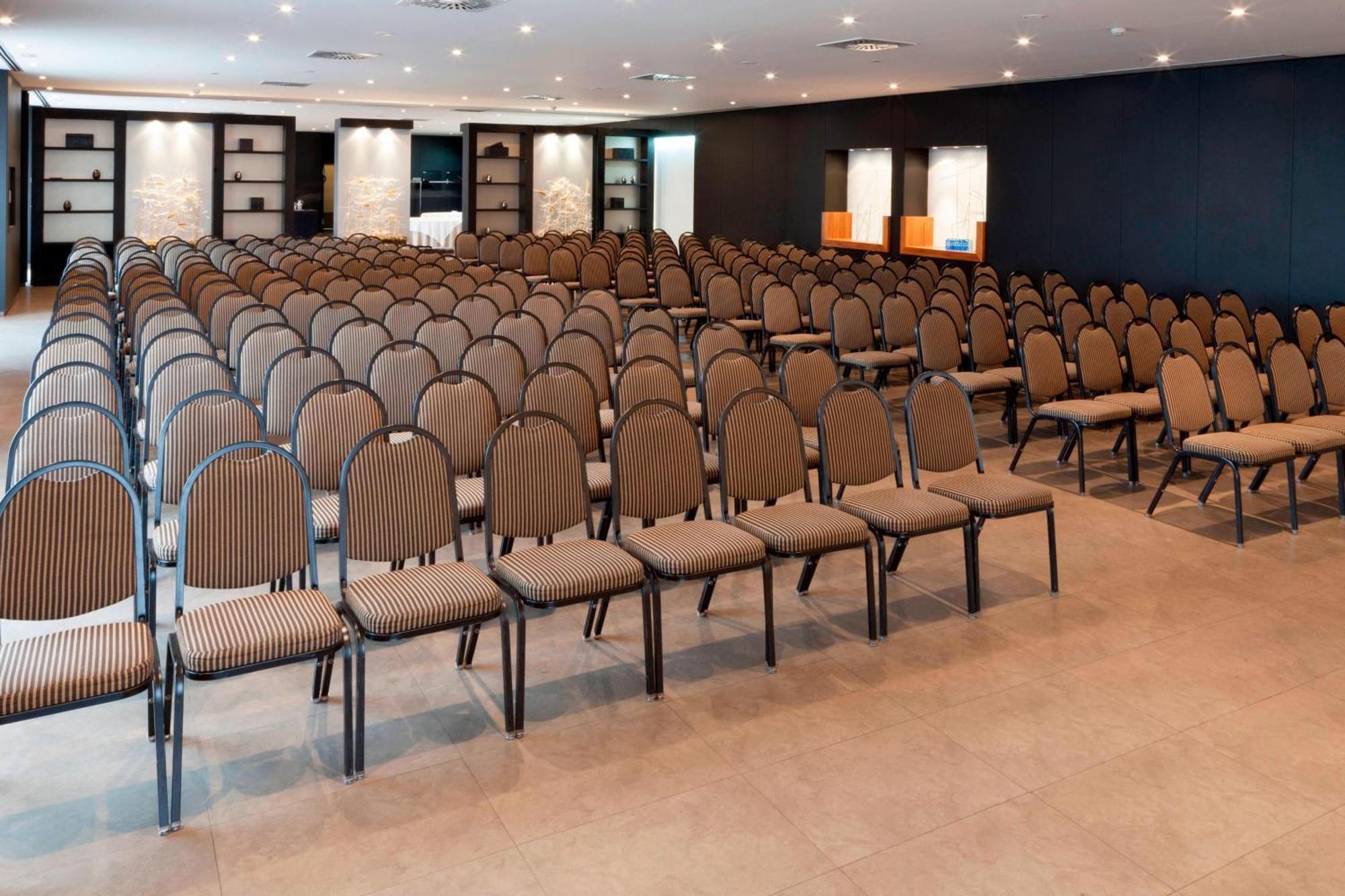 Ac Hotel By Marriott Madrid Airport Coslada Buitenkant foto