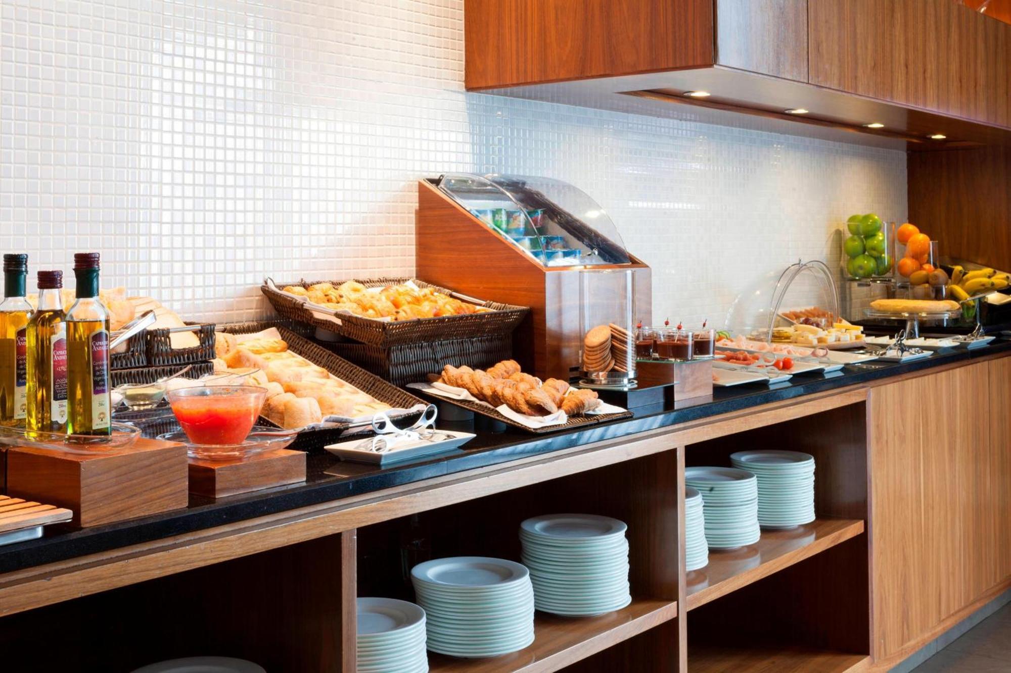 Ac Hotel By Marriott Madrid Airport Coslada Buitenkant foto