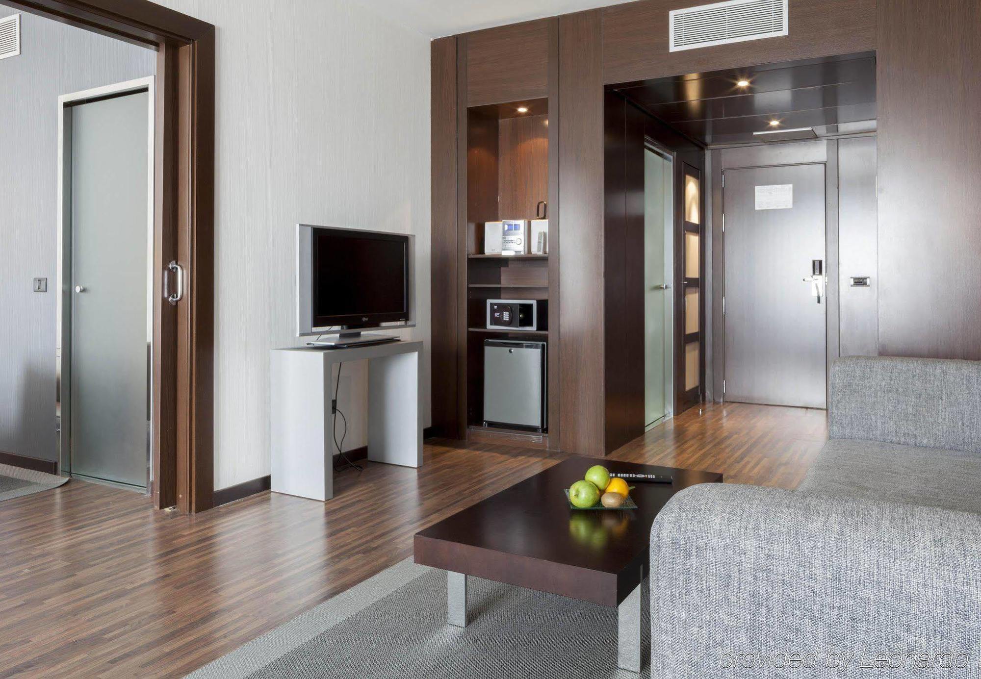 Ac Hotel By Marriott Madrid Airport Coslada Buitenkant foto