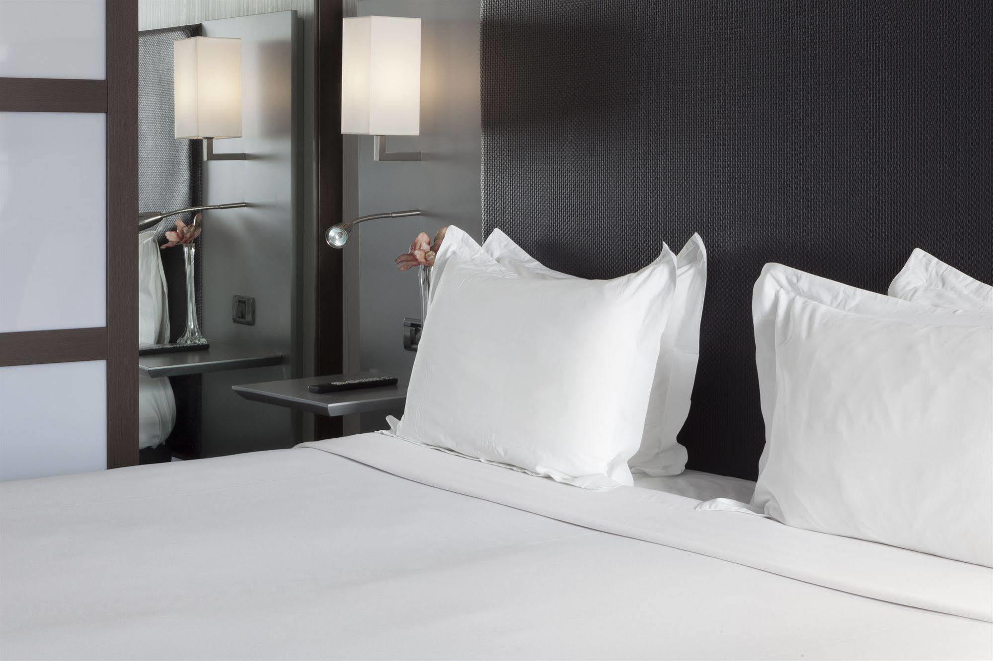 Ac Hotel By Marriott Madrid Airport Coslada Buitenkant foto